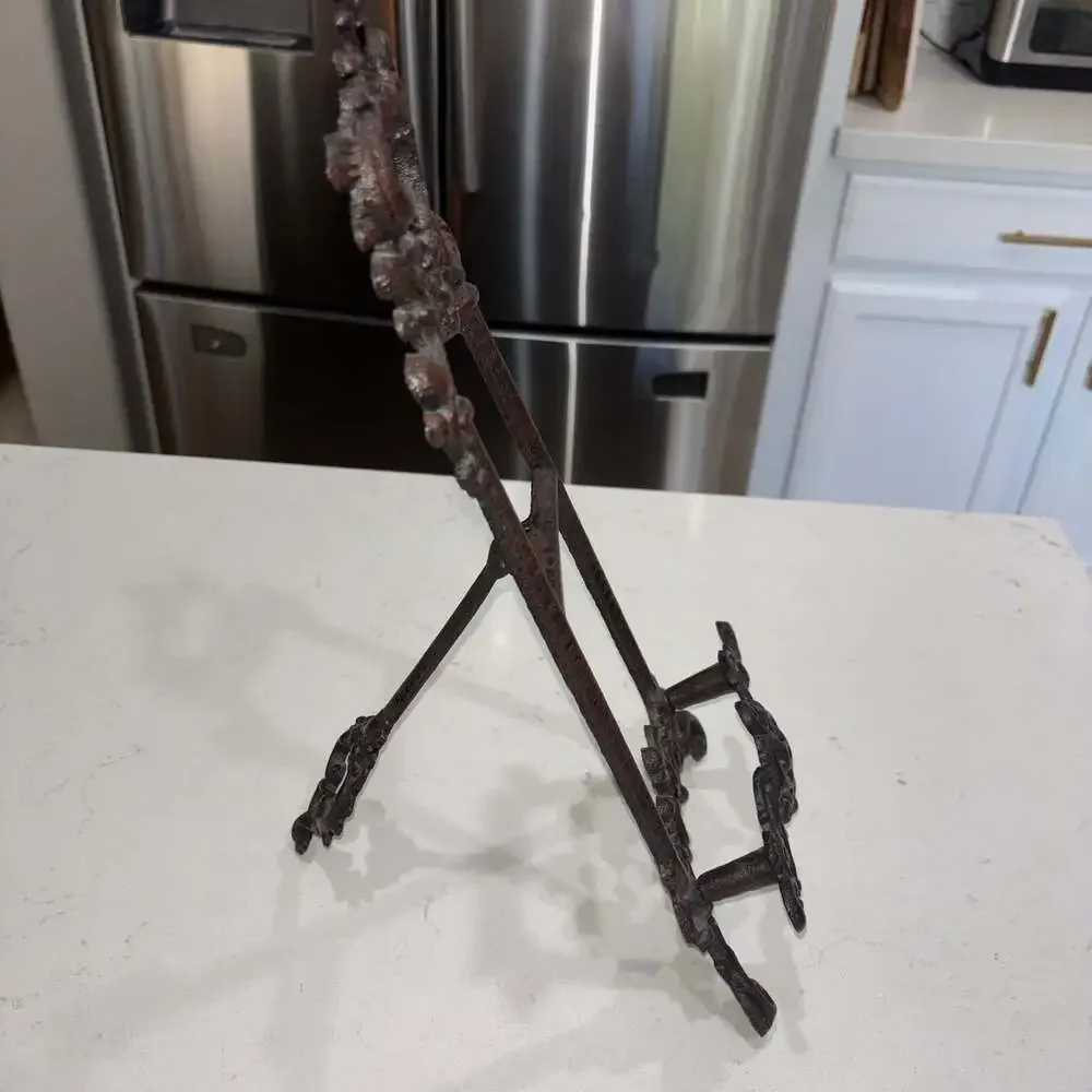 Unbranded vintage cast